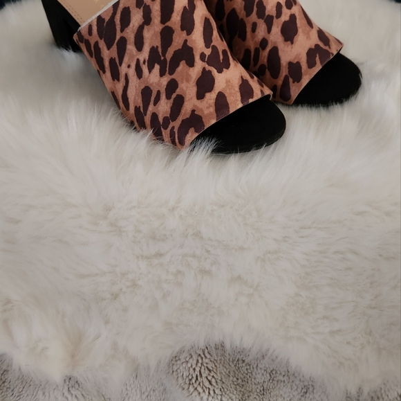 NWOT !!  KELLY AND KATIE CHEETAH SANDALS !! - Picture 3 of 5